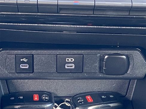 Certified 2025 Toyota Prius LE image 32