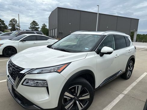 Used 2023 Nissan Rogue SL image 1