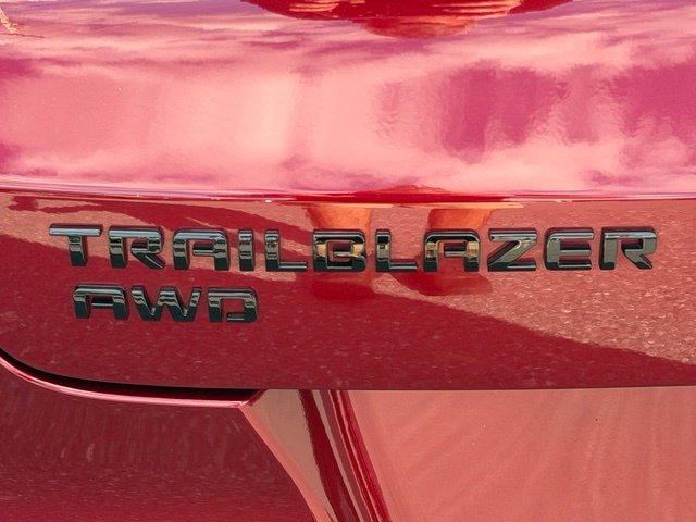 Used 2025 Chevrolet TrailBlazer RS w/ Convenience Package AWD/4WD image 19