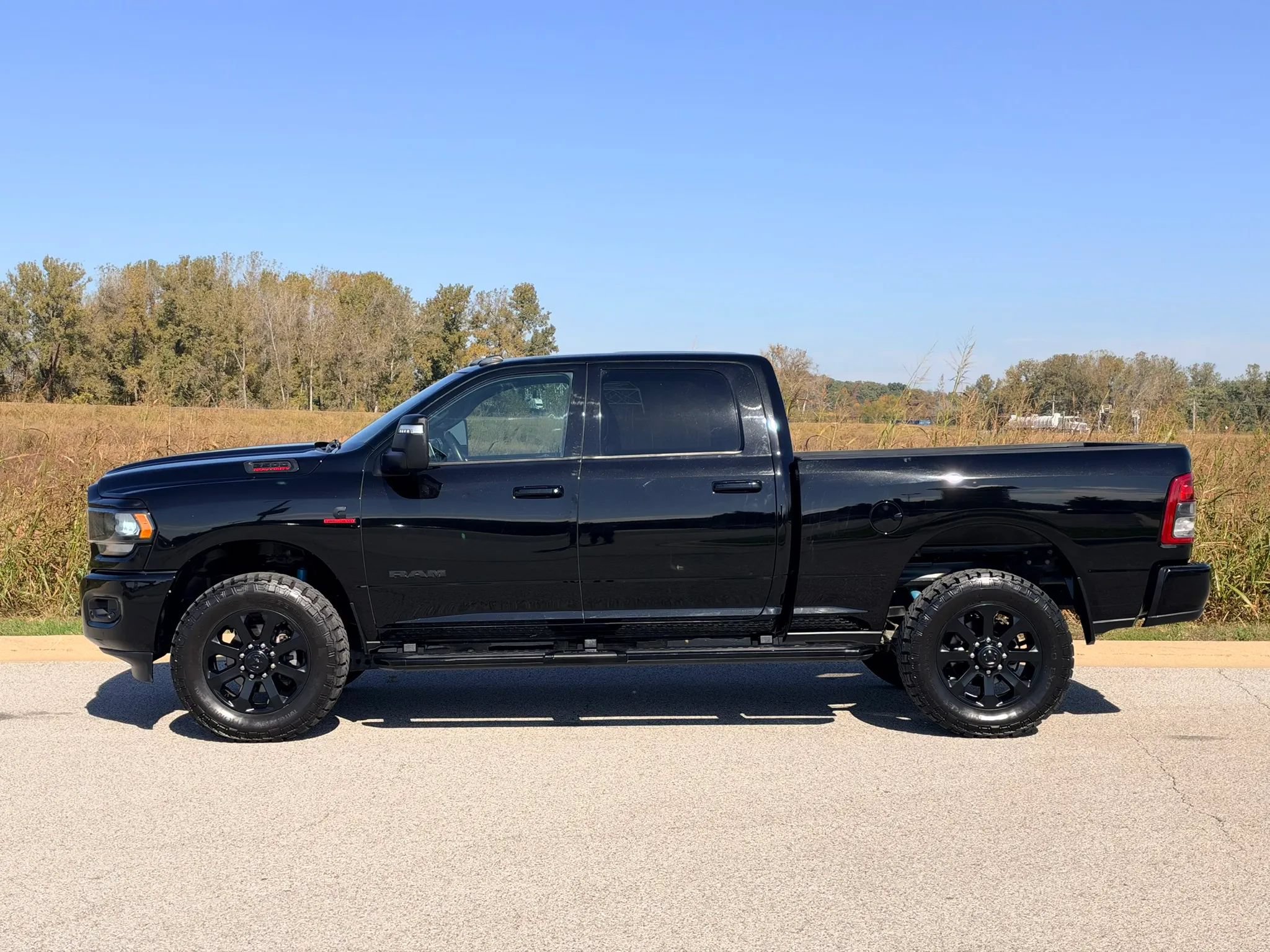 Used 2024 RAM 2500 Big Horn w/ Night Edition AWD/4WD image 16
