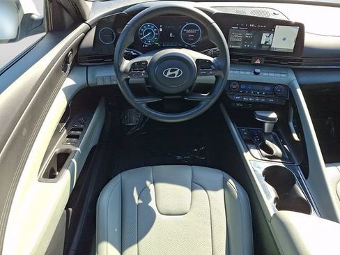 Used 2025 Hyundai Elantra Limited FWD image 13