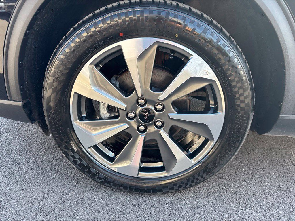 Used 2025 Ford Escape Platinum AWD/4WD image 10