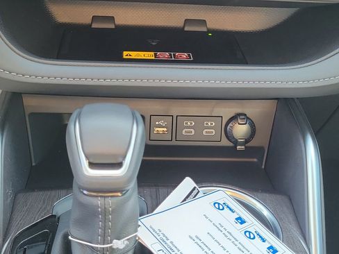 New 2025 Toyota Highlander Platinum image 24