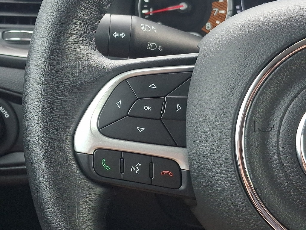 Used 2023 Jeep Renegade Latitude AWD/4WD image 20
