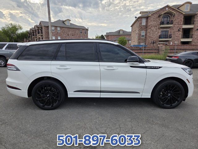 Used 2024 Lincoln Aviator Reserve w/ Jet Package AWD/4WD image 3