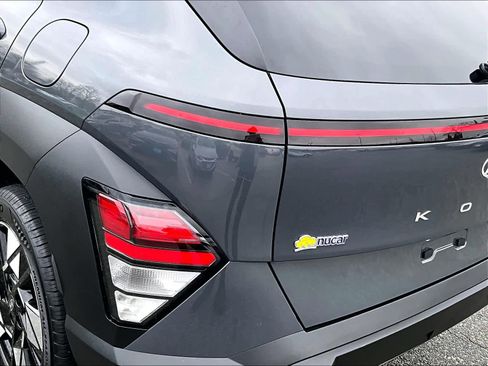 Used 2025 Hyundai Kona SEL image 32