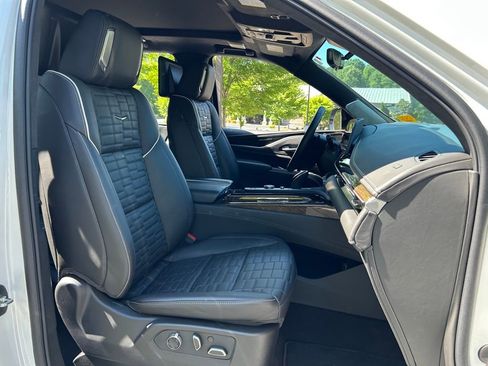 Used 2024 Cadillac Escalade Sport Platinum w/ LPO, ONYX Package AWD/4WD image 56