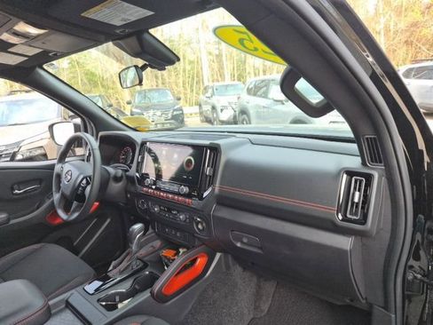 Used 2025 Nissan Frontier PRO-4X AWD/4WD image 12