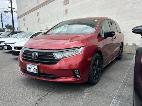 Used 2024 Honda Odyssey Sport image 2