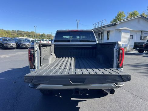 Used 2024 GMC Sierra 2500 AT4 w/ AT4 Preferred Package image 7