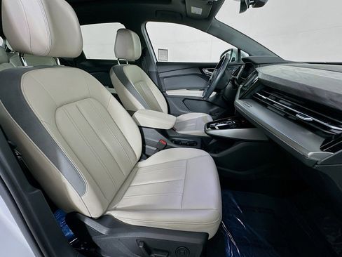 Used 2023 Audi Q4 e-tron Premium w/ Convenience Package image 8