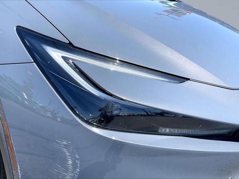 Used 2024 Toyota Prius LE FWD image 29