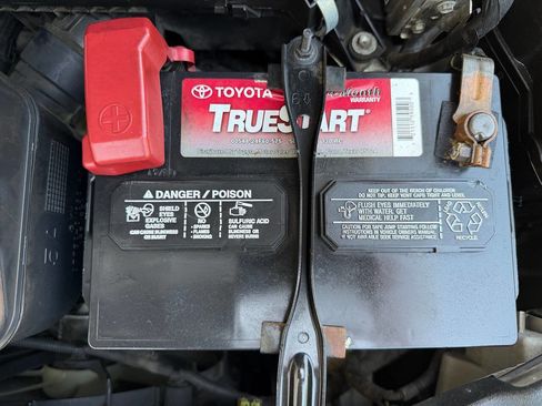 Used 2012 Toyota Camry LE FWD image 30