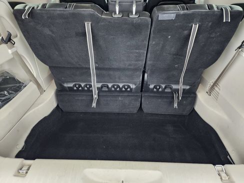 Used 2024 Chrysler Pacifica Touring-L image 26