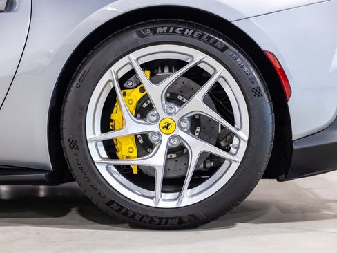 Used 2019 Ferrari 812 Superfast RWD image 16