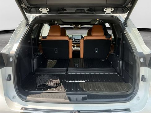 Used 2026 Toyota Highlander Platinum AWD/4WD image 18