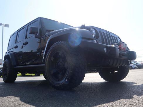 Used 2015 Jeep Wrangler Unlimited Sahara w/ Connectivity Group AWD/4WD image 17