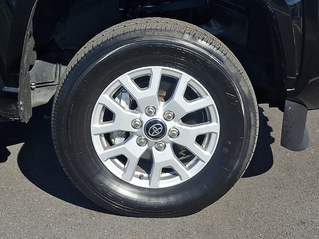 Certified 2025 Toyota Tacoma SR5 AWD/4WD image 11