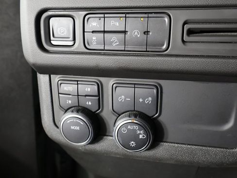 Used 2023 Chevrolet Suburban Premier image 42