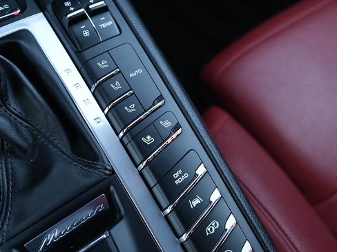 Used 2018 Porsche Macan GTS image 41