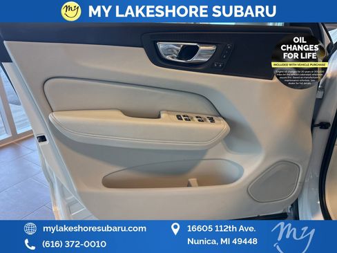 Used 2022 Volvo XC60 B5 Momentum image 11