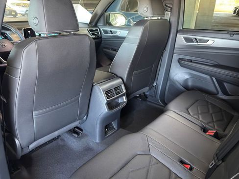New 2026 Volkswagen Atlas Cross Sport SE FWD image 26