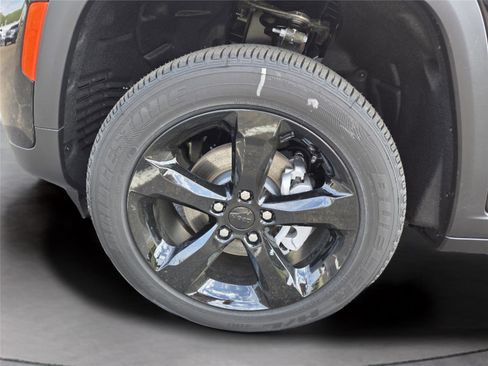 New 2025 Jeep Grand Cherokee Altitude RWD image 35