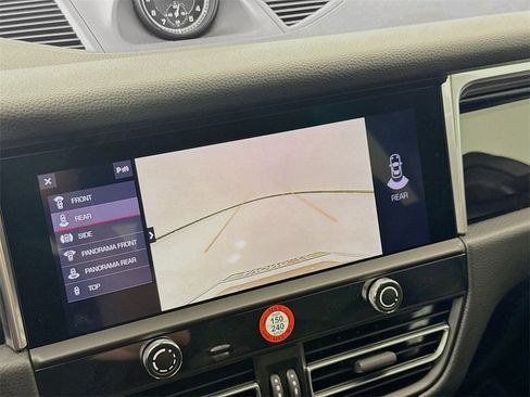 Certified 2025 Porsche Macan image 20