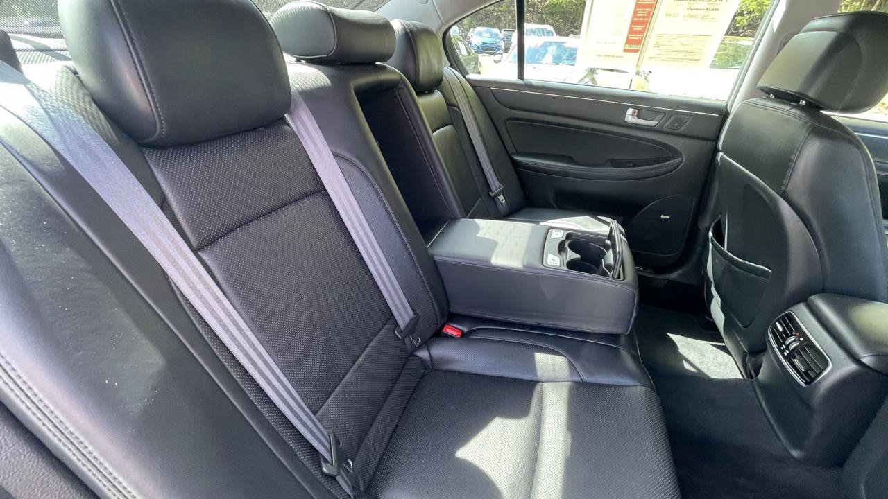 Used 2012 Hyundai Genesis 4.6 RWD image 27