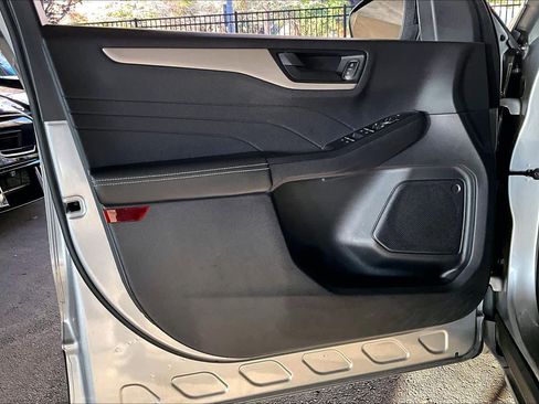 Used 2022 Ford Escape SE w/ SE Sport Appearance Package image 21