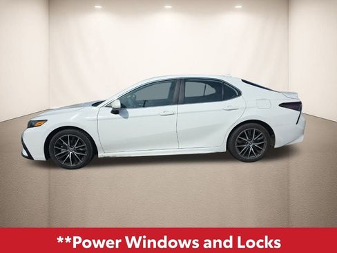 Used 2024 Toyota Camry SE image 12