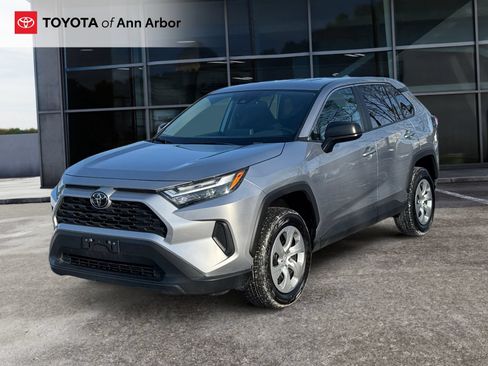 Used 2024 Toyota RAV4 LE AWD/4WD image 7