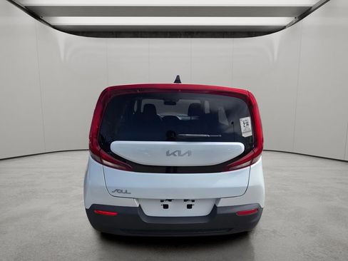 Used 2022 Kia Soul LX image 7