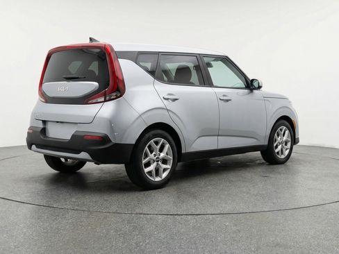 Used 2025 Kia Soul LX w/ LX Technology Package FWD image 9