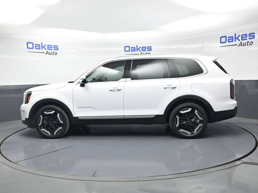 Used 2025 Kia Telluride EX w/ EX Captain's Chair Package FWD image 4