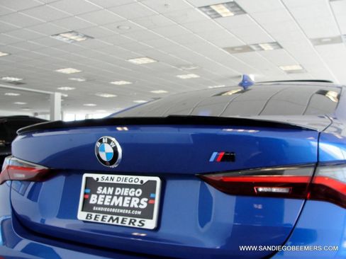 Used 2023 BMW 430i Coupe w/ M Sport Package RWD image 11