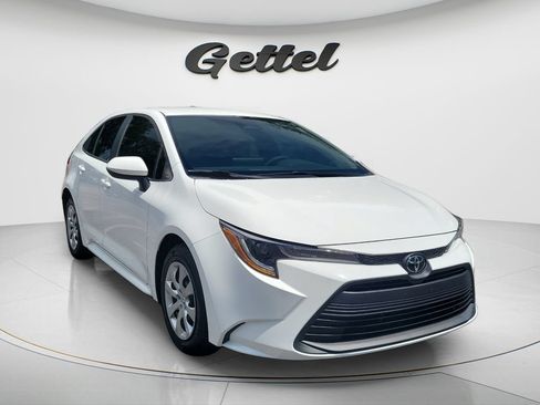 Used 2024 Toyota Corolla LE FWD image 3