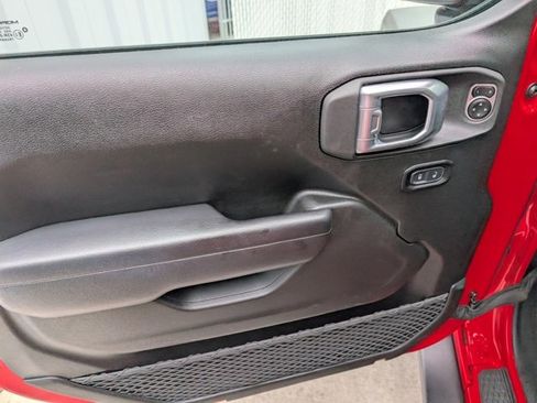 Used 2024 Jeep Wrangler Willys image 9