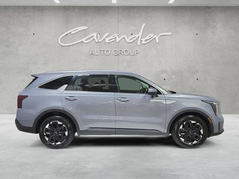 Used 2024 Kia Sorento S FWD image 17