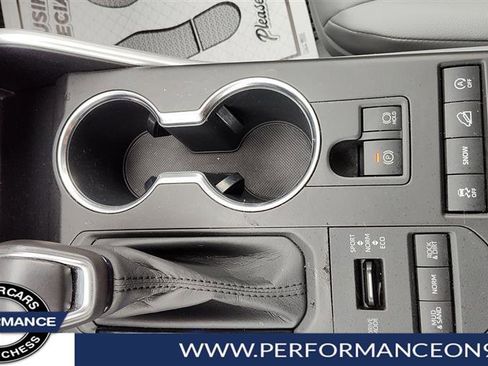 Used 2020 Toyota Highlander XLE image 28