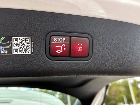 Used 2025 Mercedes-Benz GLC 43 AMG 4MATIC image 12