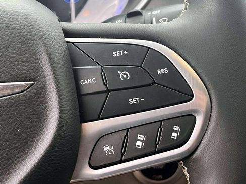 Certified 2023 Chrysler Pacifica Touring-L FWD image 22