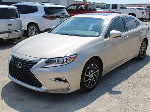 Used 2017 Lexus ES 350 FWD image 2