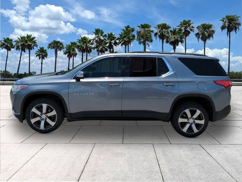 Used 2021 Chevrolet Traverse LT w/ LT Premium Package FWD image 4