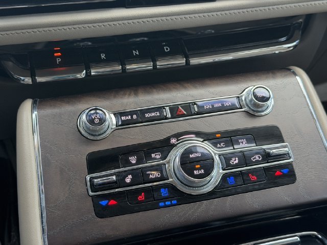 Used 2021 Lincoln Aviator Grand Touring w/ Equipment Group 302A AWD/4WD image 34
