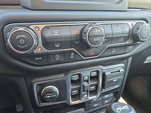 Used 2018 Jeep Wrangler Unlimited Sport S AWD/4WD image 27