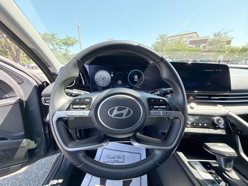 Used 2024 Hyundai Elantra SEL w/ Convenience Package image 12