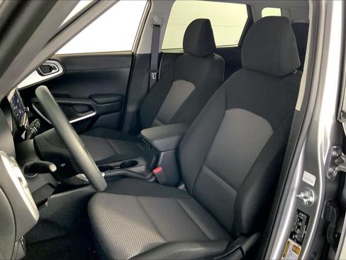 Used 2025 Kia Soul LX w/ LX Technology Package FWD image 22