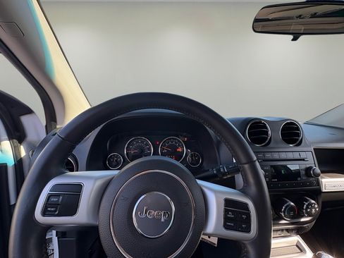 Used 2015 Jeep Compass Latitude w/ Sun/Sound Group image 17
