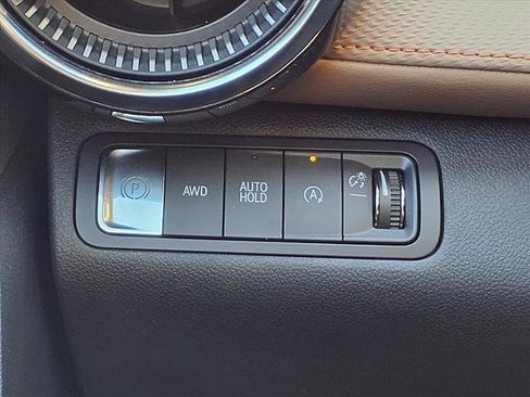 Used 2025 Chevrolet Equinox ACTIV w/ Safety and Technology Package AWD/4WD image 11